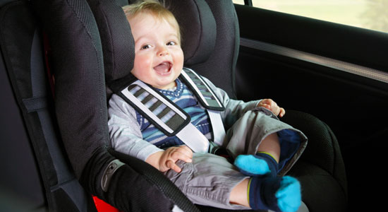 Jak prawidłowo zamontować fotelik w samochodzie?