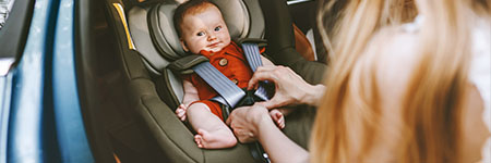 Jak prawidłowo zamontować fotelik w samochodzie?