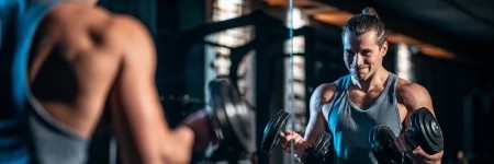 Trening na siłowni z zegarkiem Garmin