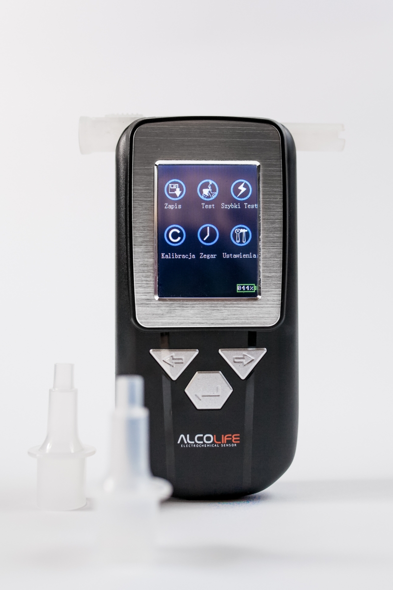 Funkcja Alkomat Alcolife F5 PRO + kalibracja bez limitu przez 12ms. + etui + walizka + GRATIS
