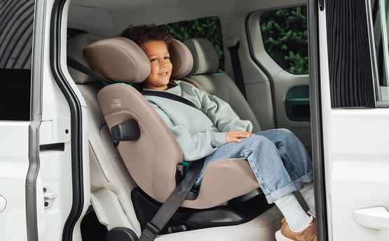 Przewaga Britax Romer Safefix 15-36 kg