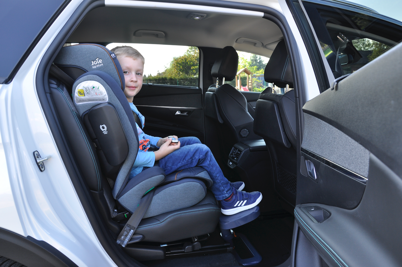 Funkcja KneeGuardKids 4 - podnóżek do fotelika