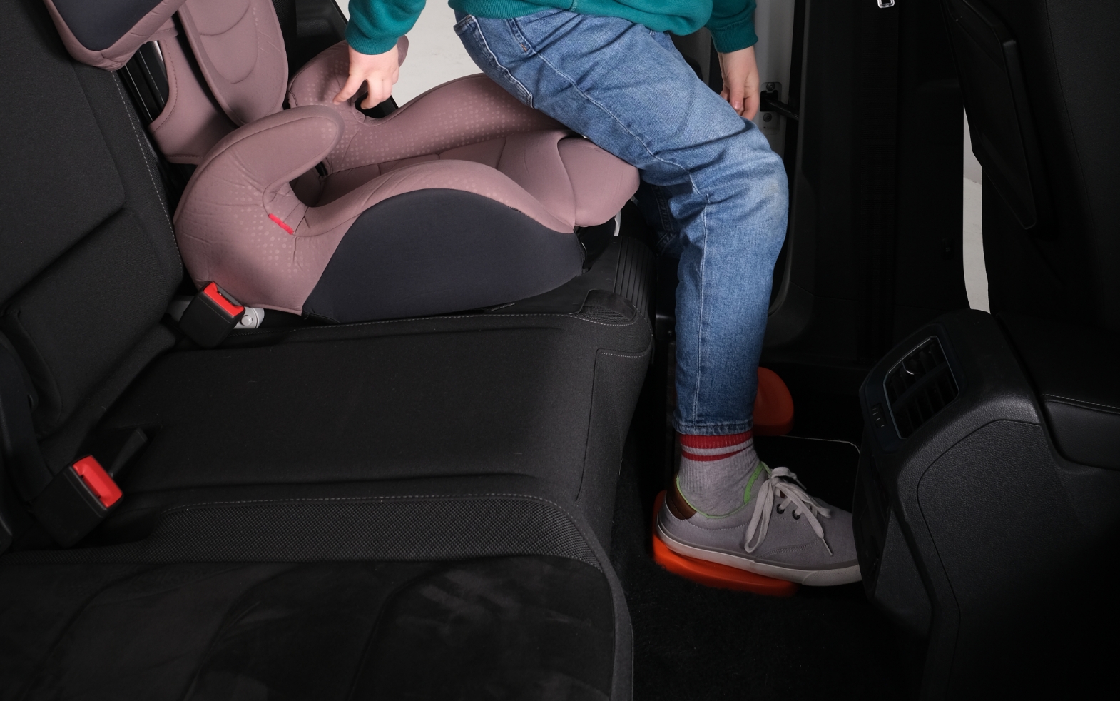 Okiday  - podnóżek do fotelika funkcjonalność