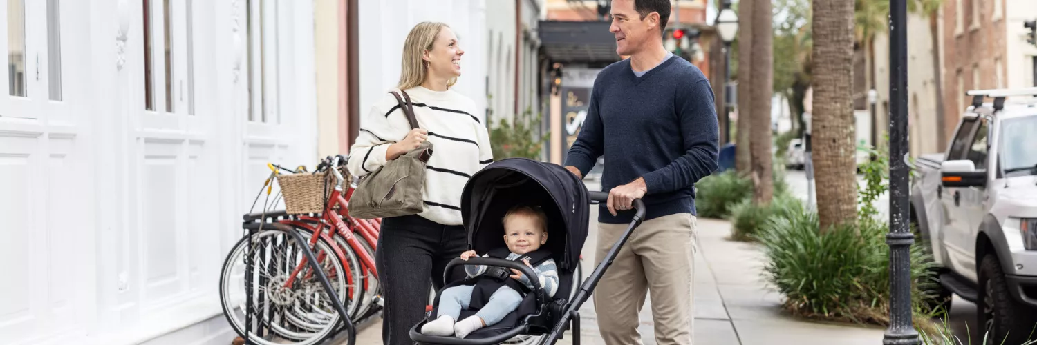 Joie Versiti +  siedzisko dla drugiego dziecka cecha